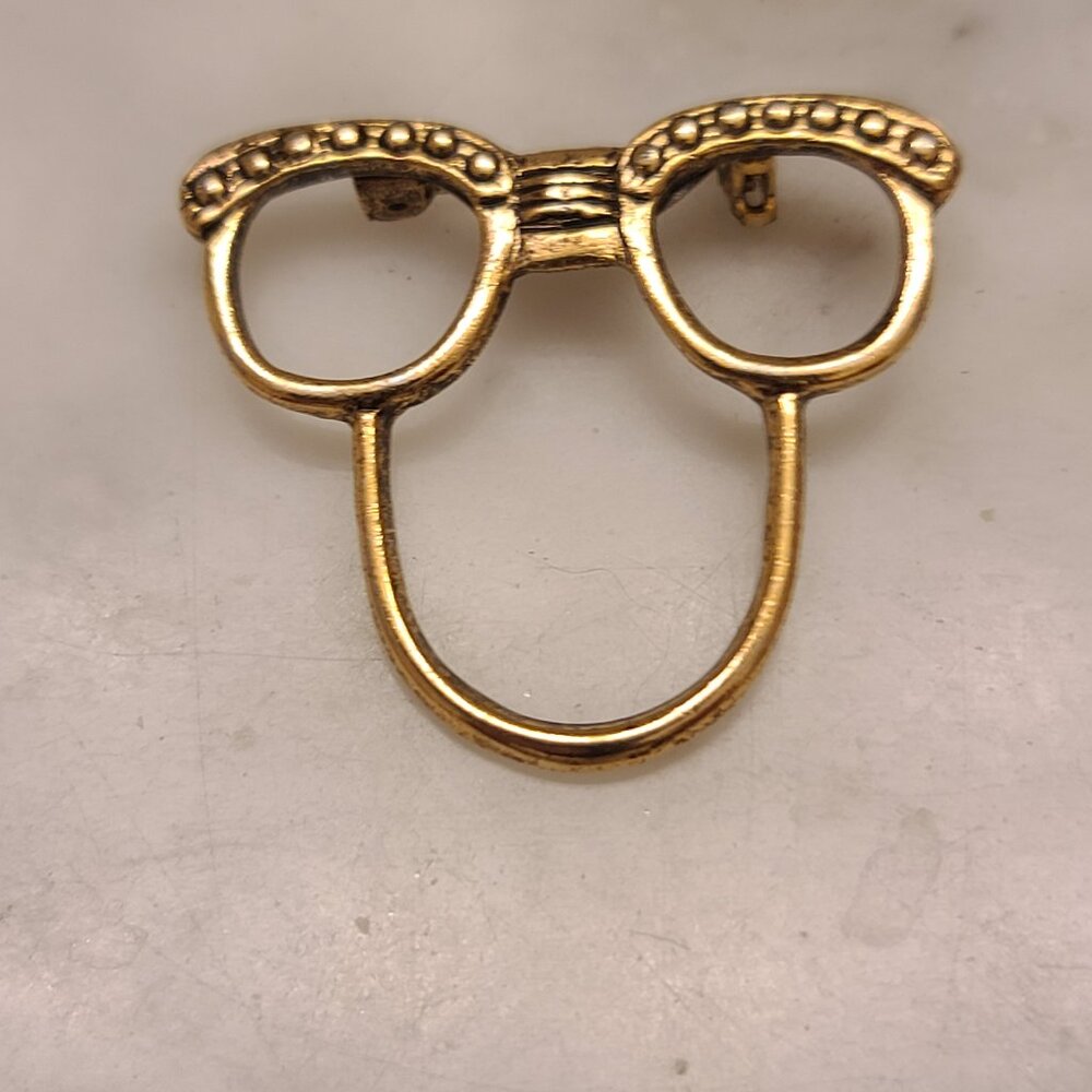 Gold Toned Eyeglass holder fun